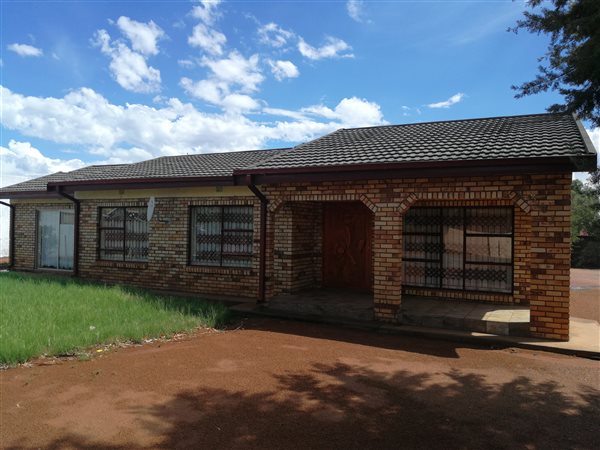 4 Bedroom House 4 Bedroom House