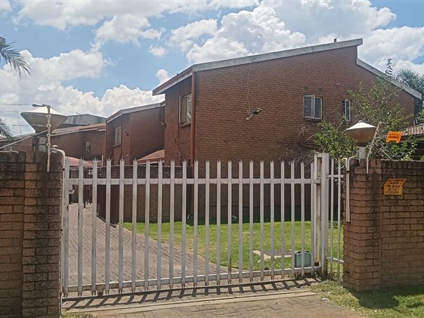 3 Bedroom Townhouse 3 Bedroom Townhouse