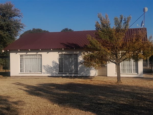4.3 ha Smallholding 4.3 ha Smallholding