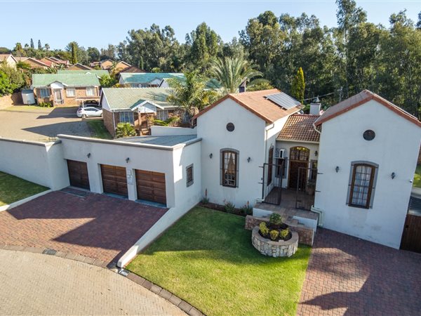 4 Bedroom House 4 Bedroom House