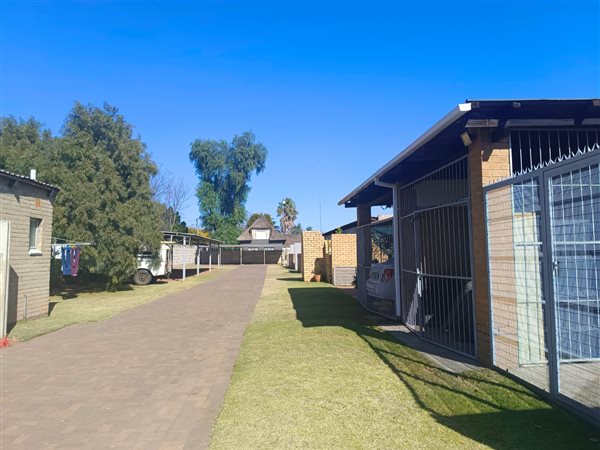 2 Bedroom House 2 Bedroom House