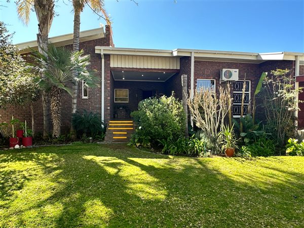 4 Bedroom House 4 Bedroom House
