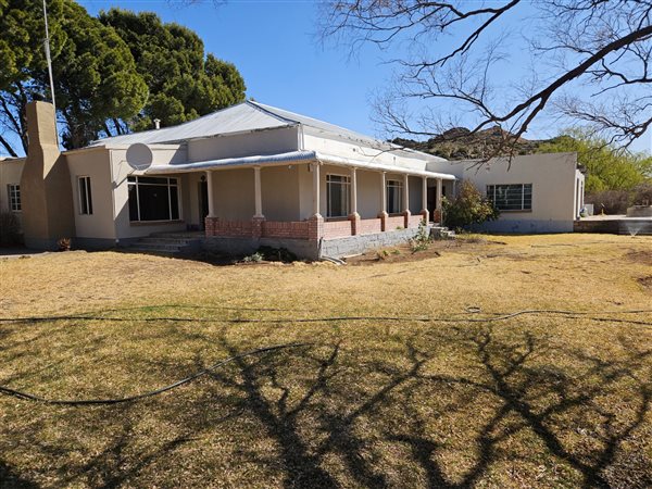8 280 ha Farm with House 8 280 ha Farm with House