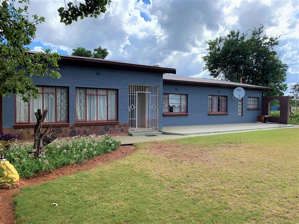 2.9 ha Smallholding 2.9 ha Smallholding
