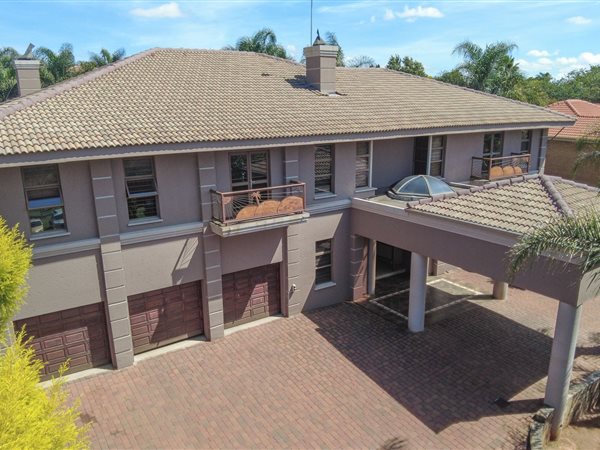 4 Bedroom House 4 Bedroom House