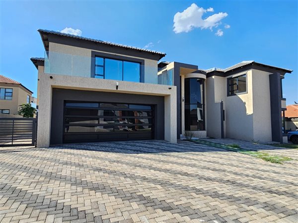 6 Bedroom House 6 Bedroom House