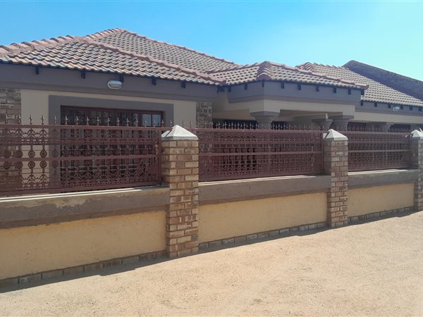 3 Bedroom House 3 Bedroom House