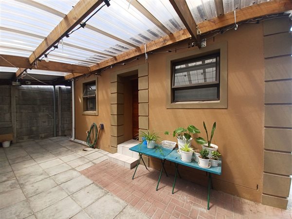 2 Bedroom House 2 Bedroom House
