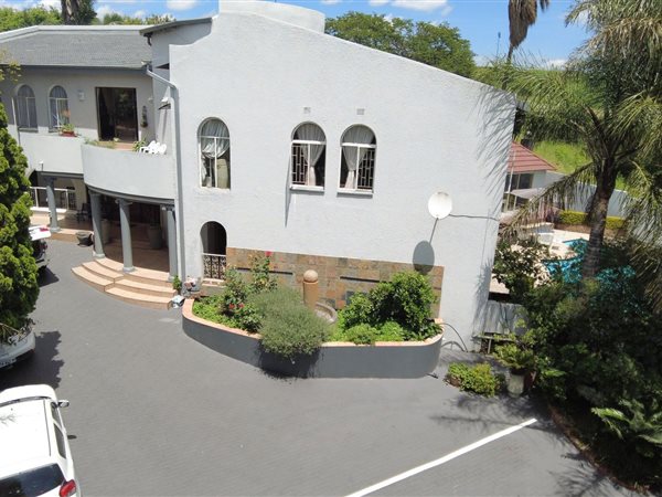 14 Bedroom House 14 Bedroom House