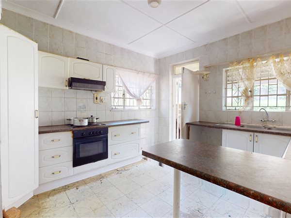 4 Bedroom House 4 Bedroom House