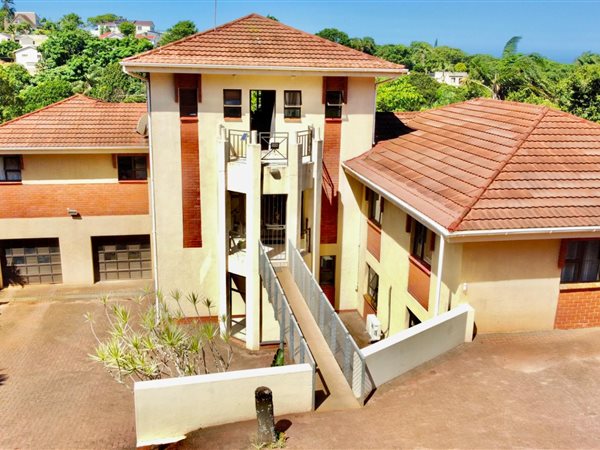 9 Bedroom House