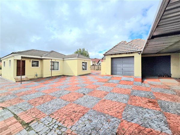 4 Bedroom House 4 Bedroom House