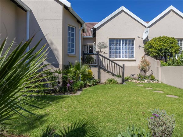 3 Bedroom Townhouse 3 Bedroom Townhouse