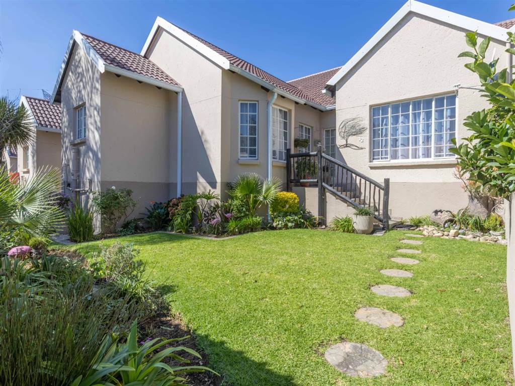 3 Bedroom Townhouse 3 Bedroom Townhouse