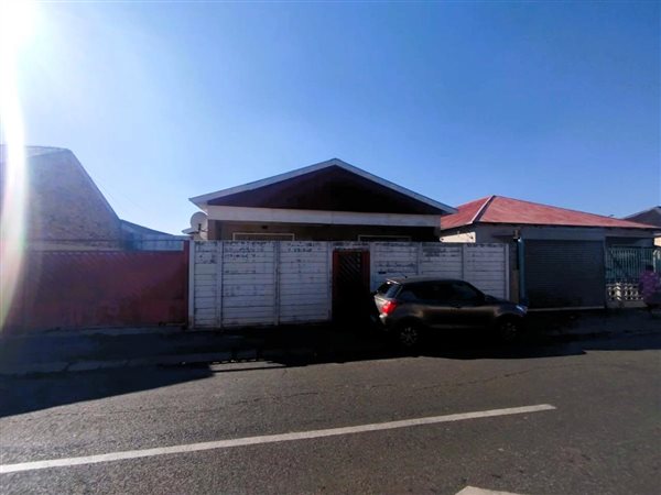 5 Bedroom House 5 Bedroom House