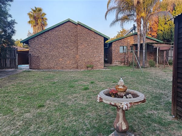 5 Bedroom House 5 Bedroom House
