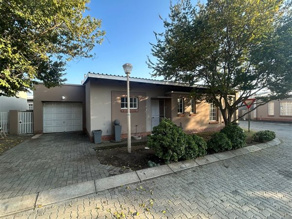 3 Bedroom Townhouse 3 Bedroom Townhouse