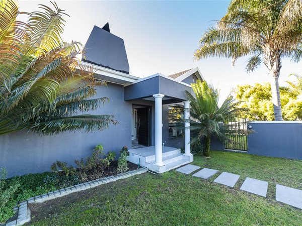 4 Bedroom House 4 Bedroom House