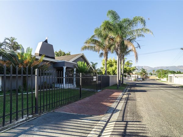 4 Bedroom House 4 Bedroom House