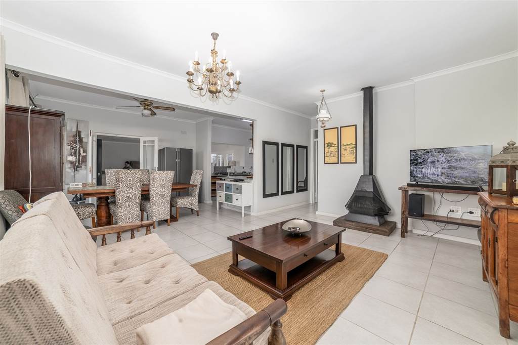 4 Bedroom House 4 Bedroom House