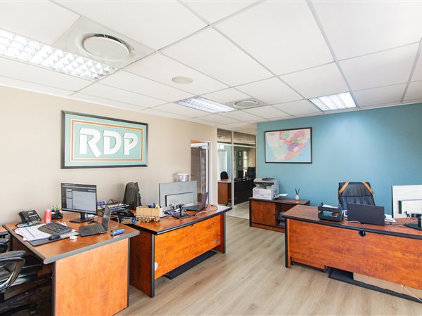 151  m² Commercial space