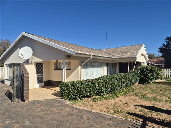 4 Bedroom House 4 Bedroom House