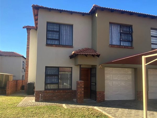 3 Bedroom Townhouse 3 Bedroom Townhouse