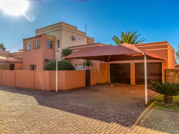 3 Bedroom Townhouse 3 Bedroom Townhouse