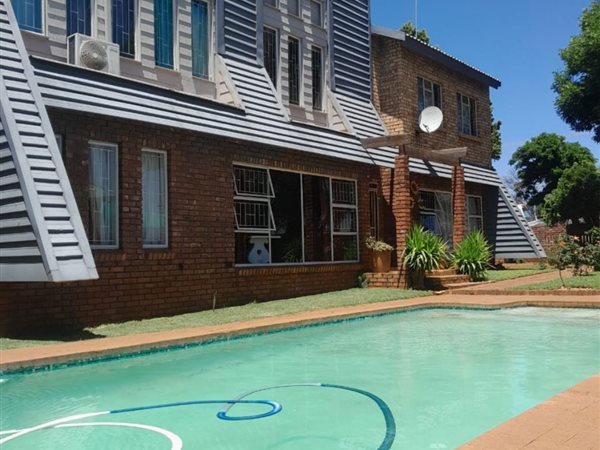 4 Bedroom House 4 Bedroom House