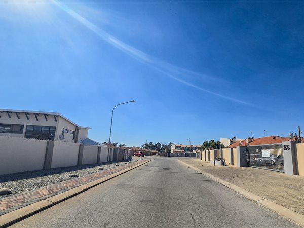 3 Bedroom Townhouse 3 Bedroom Townhouse