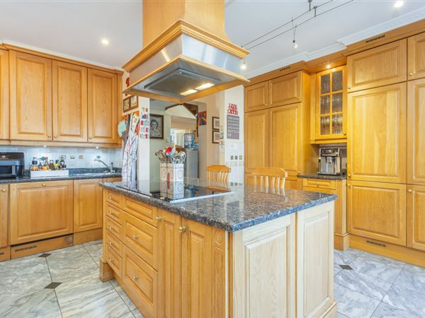 5 Bedroom House