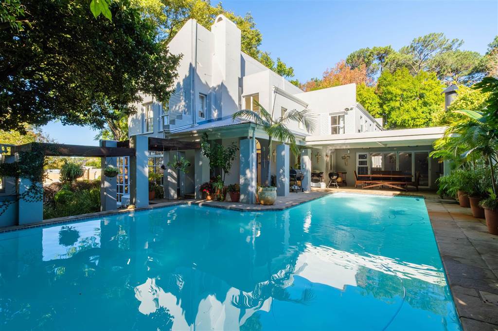 5 Bedroom House