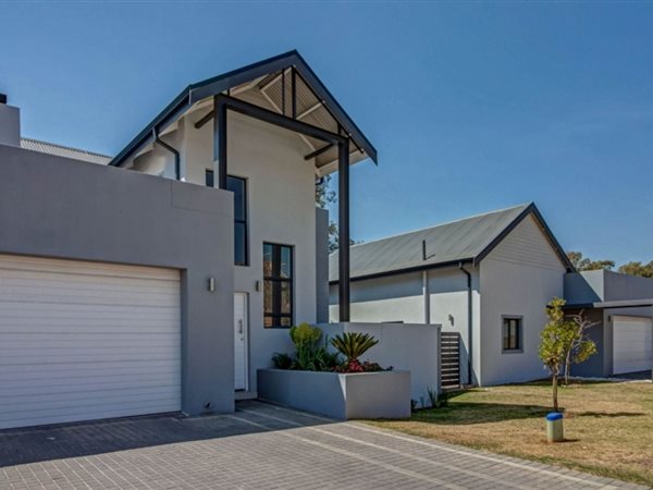 3 Bedroom Townhouse 3 Bedroom Townhouse