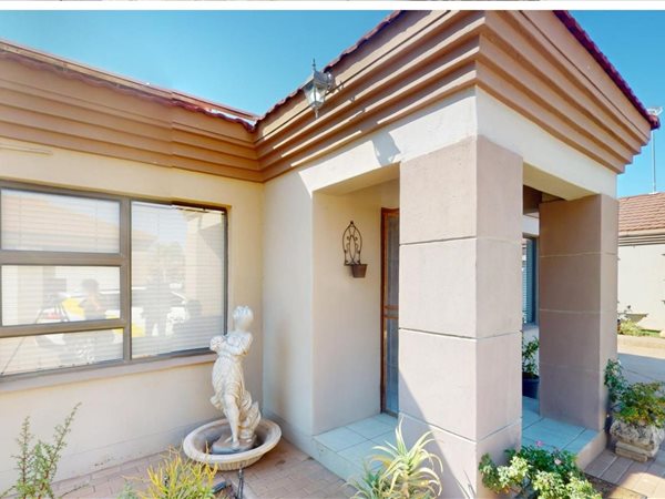 3 Bedroom Townhouse 3 Bedroom Townhouse