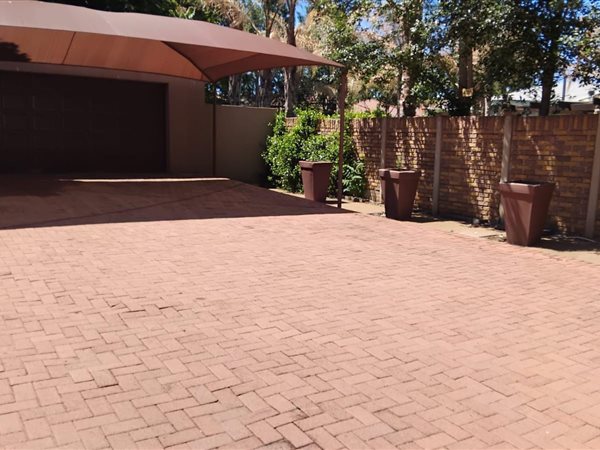 4 Bedroom House 4 Bedroom House