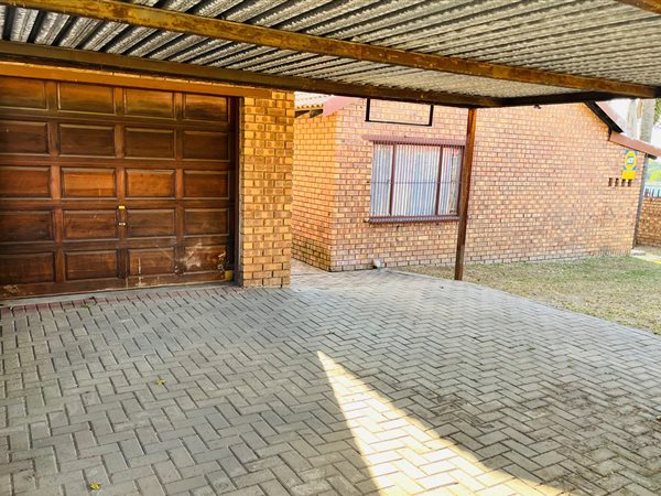 2 Bedroom Townhouse 2 Bedroom Townhouse