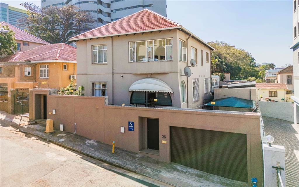 5 Bedroom House 5 Bedroom House