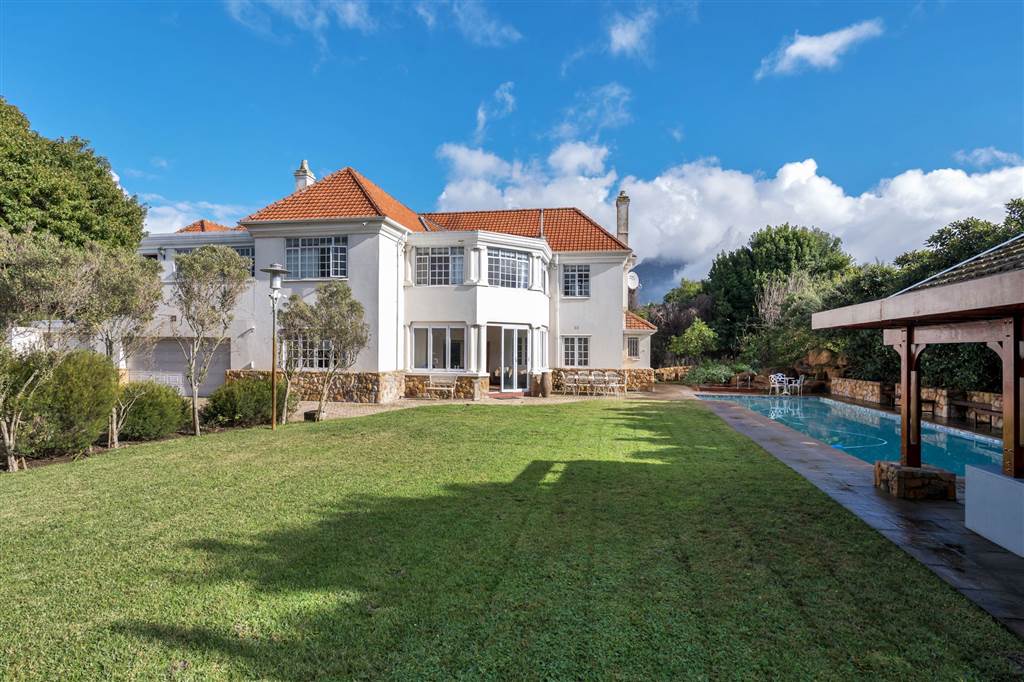 6 Bedroom House 6 Bedroom House
