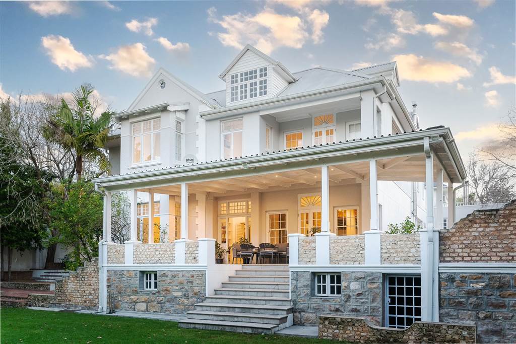 5 Bedroom House