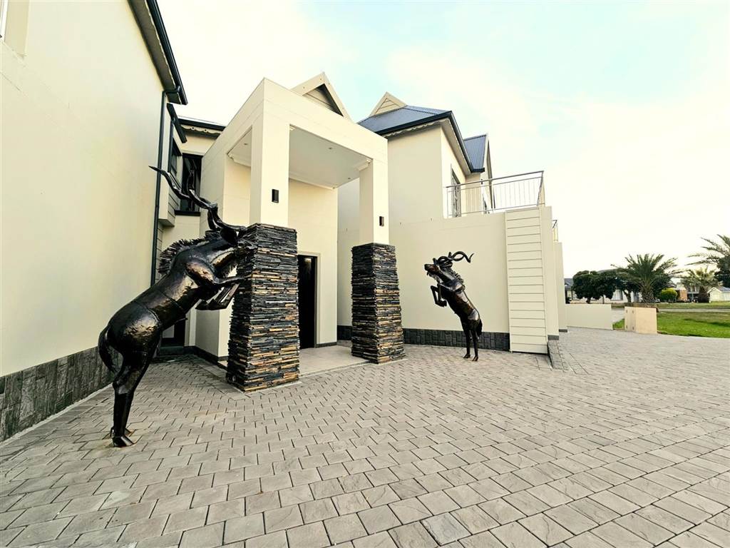 5 Bedroom House