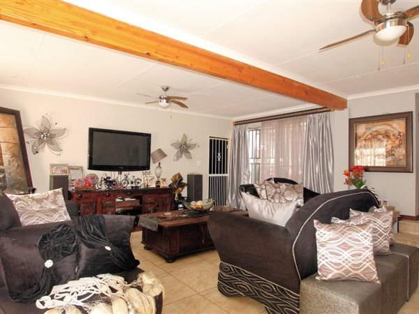 3 Bedroom Townhouse 3 Bedroom Townhouse