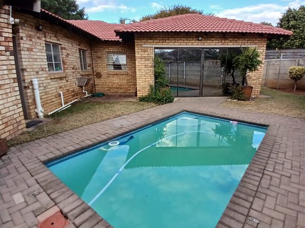 4 Bedroom House 4 Bedroom House
