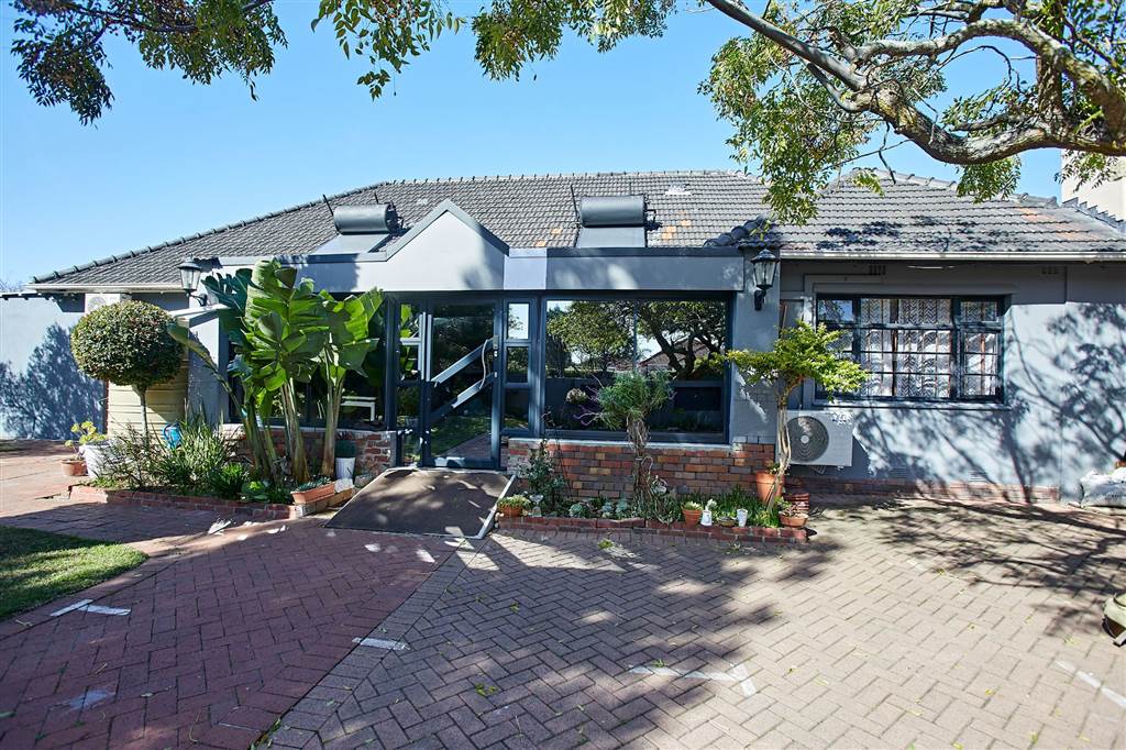 7 Bedroom House