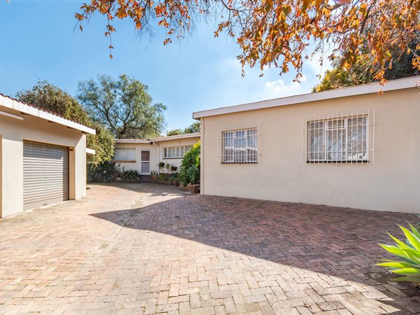 5 Bedroom House 5 Bedroom House