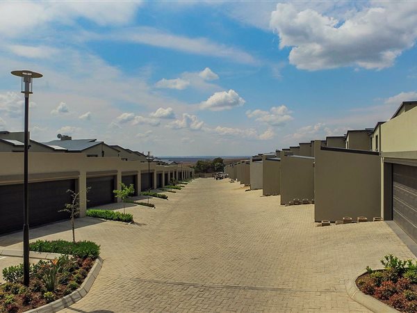 3 Bedroom Townhouse 3 Bedroom Townhouse
