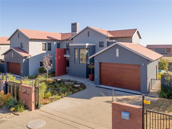 6 Bedroom House