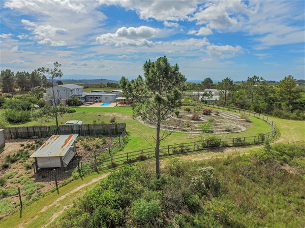 5.6 ha Smallholding 5.6 ha Smallholding