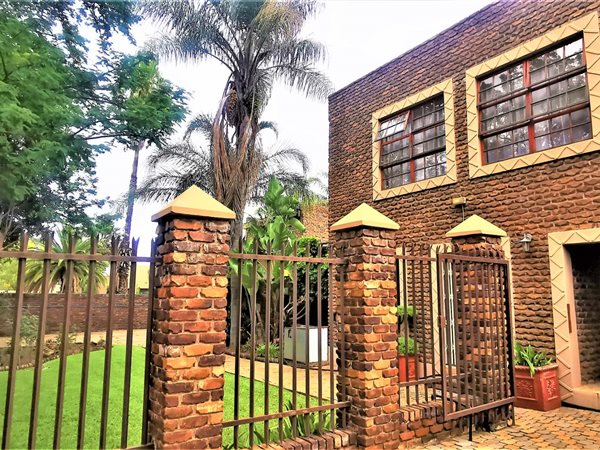 6 Bedroom House 6 Bedroom House