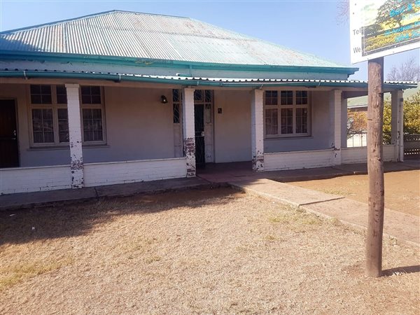 443  m² Commercial space