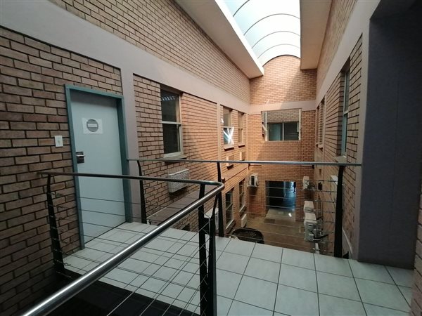 183  m² Commercial space